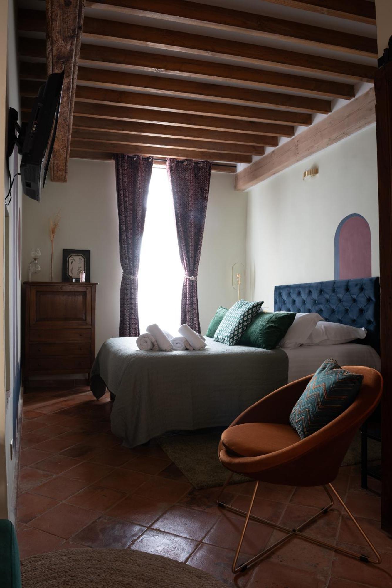 La Maison D'En Bas Des Seigneurs Кюкюрон Номер фото